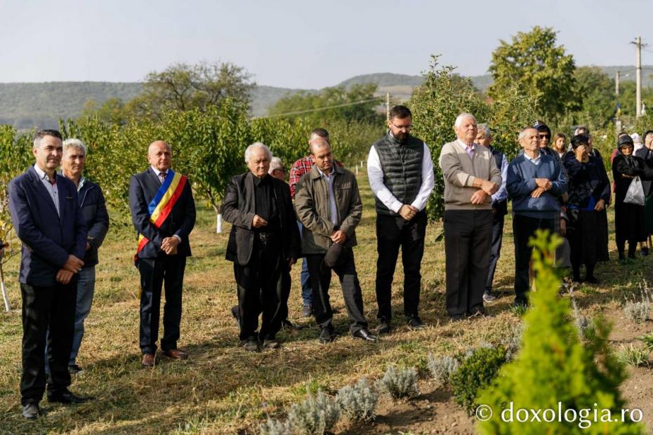 Credincioși participând la Sfânta Liturghie / Foto: pr. Silviu Cluci