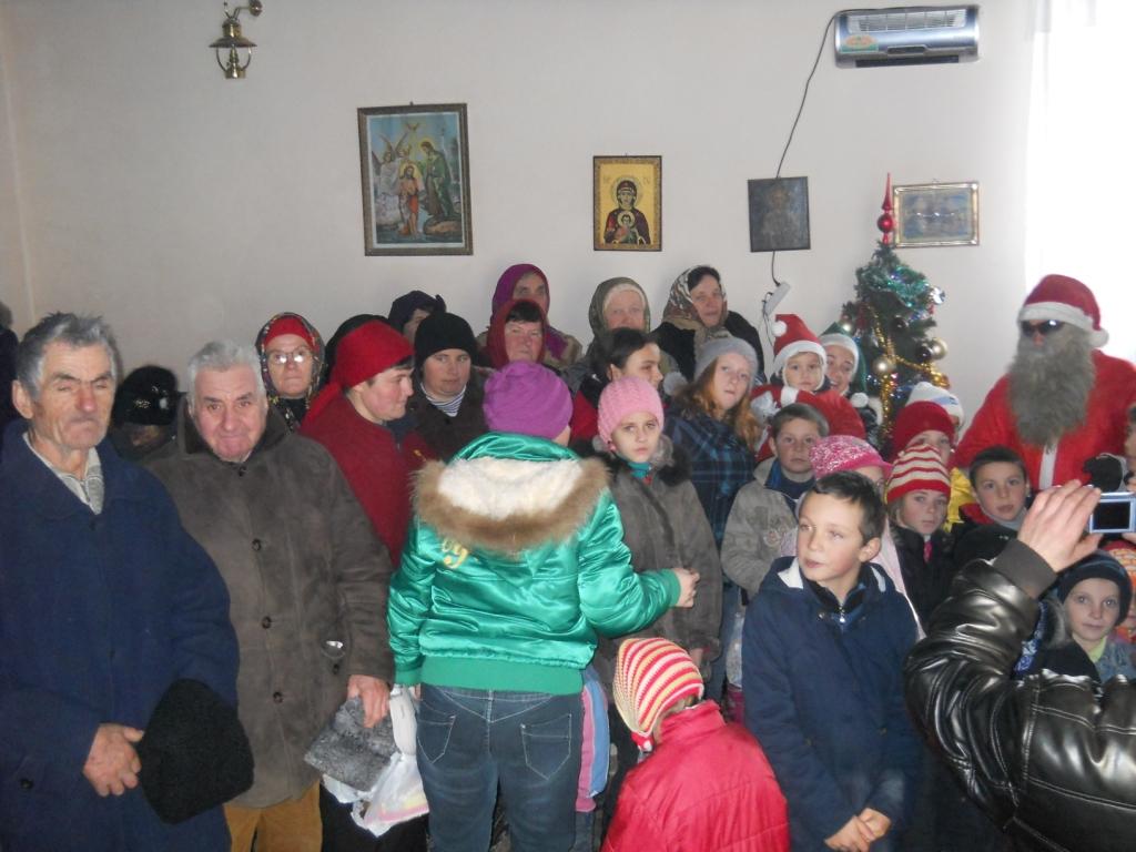 "Noi umblam si colindam...si pe Domnul laudam"